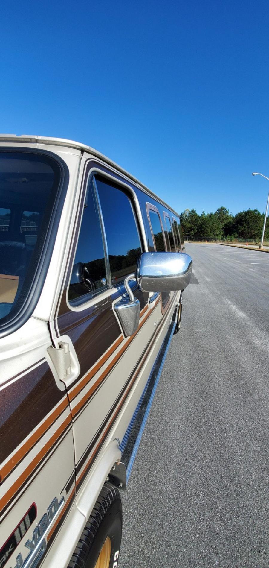 Детали экстерьера Chevrolet G20 Conversion Van  (CG21305) 1988 года  (фото 82 из 257)